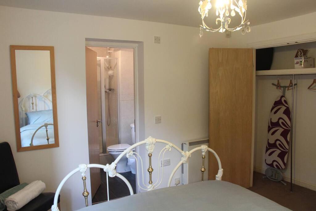 3 Bedroom Flat 10 Mins Walk To Bay And City Center Free Parking Cardiff Exteriör bild